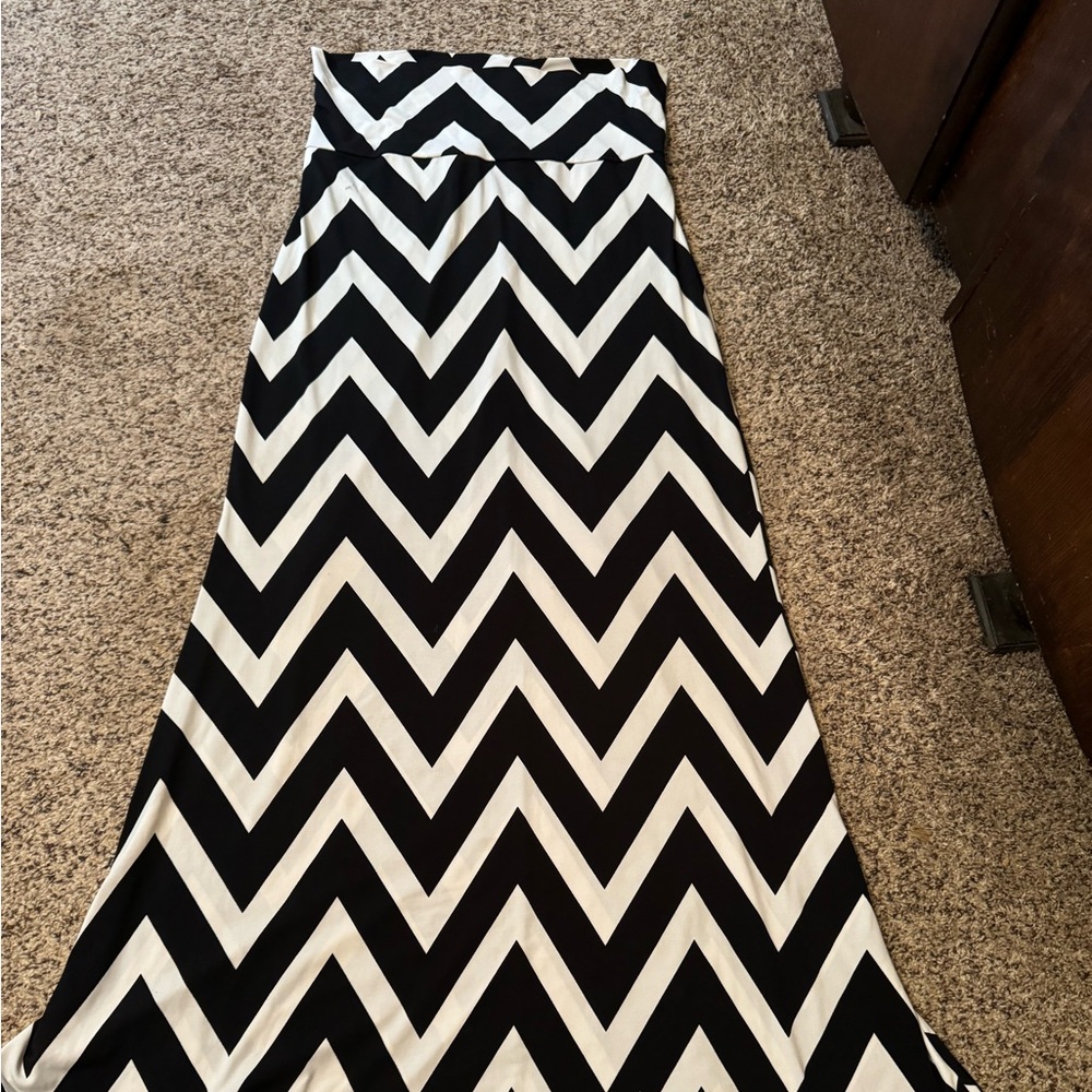 Brand: Auditions, Chevron, Straight Skirt, floor length. Size: XL, Black/White